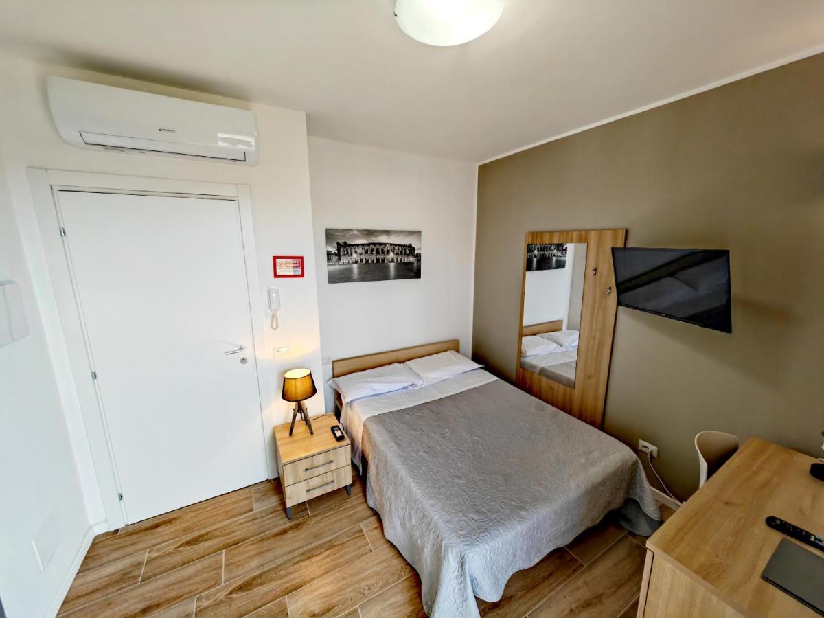 Residenza Delizia Camere & Appartamenti "Residenze Del Cuore" 베로나 외부 사진